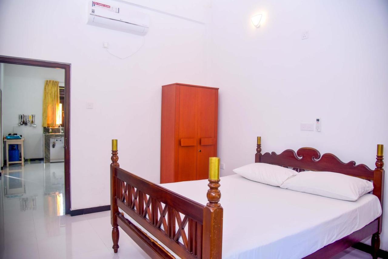 City Beach Apartment Bentota Bagian luar foto